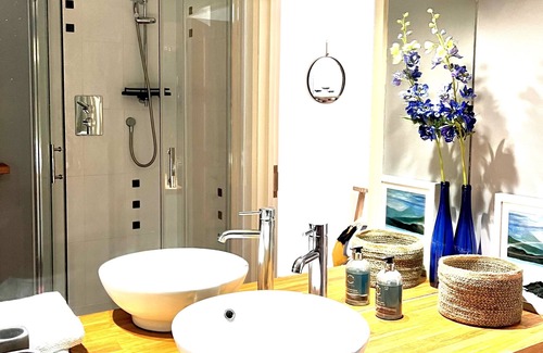 Mabe Bed & Breakfast | modern apartment for 2, ensuite, kitchen, with parking, in wooded valley.