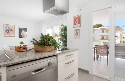 Alcudia Apartment | Modern Apartment for 5 on the beach of Alcúdia, with WiFi, AC and terrace