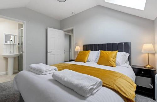 Mapperley Apartment | Modern Apartment Free Off Road Parking King Room Suite 10