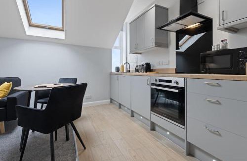 Mapperley Apartment | Modern Apartment Free Off Road Parking King Room Suite 10