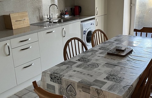 Trearddur Bay Apartment | Modern apartment with sea views free WIFI