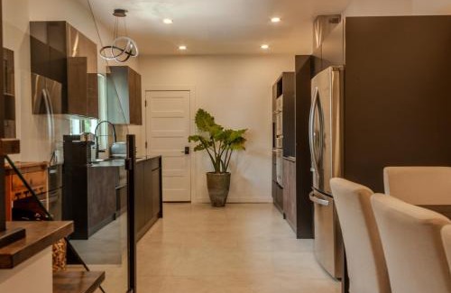 Terrebonne Apartment | Modern Apartment - Home Theater and Premium Kitchen