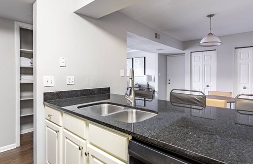 Indianapolis Apartment | Modern Apartment in Prime Location (ID5833X31)