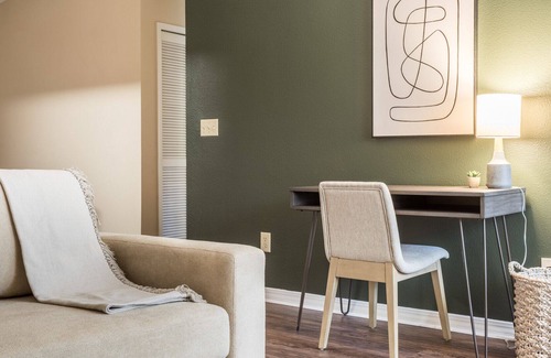Southside Apartment | Modern Apartment in Prime Location (ID6406X82)