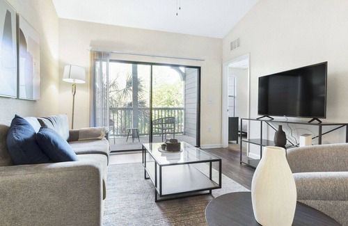 Southside Apartment | Modern Apartment in Prime Location (ID9016X33)