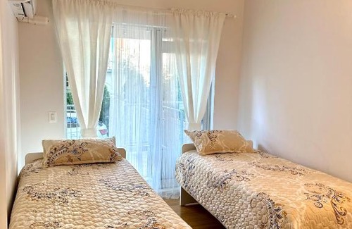 Gravesend House | Modern apartment in a nice neighborhood close to train station