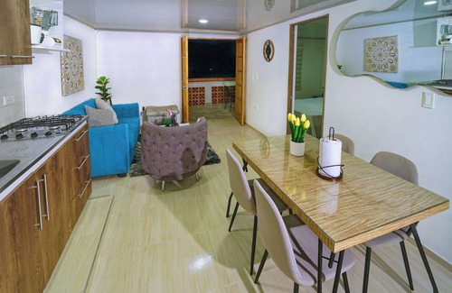 Cali Apartment | Modern Apartment in Alameda