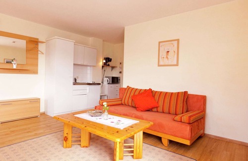 Bolsdorf Apartment | Modern Apartment in Bolsdorf with Sauna
