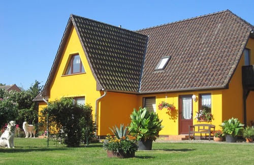 Zweedorf Apartment | Modern Apartment in Bastorf Germany with Private Garden