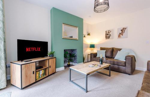 Crewe Apartment | Modern apartment in Crewe by 53 Degrees Property, ideal for long-term Business & Contractors - Sleeps 4