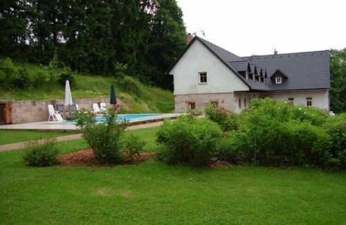Stupna Apartment | Modern Apartment in Vidochov with Swimming Pool