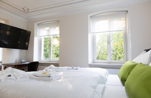 Riedlingen Hotel | Modern apartment in historic villa with park in the center of the old town