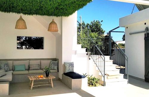 Vale de Seixos Apartment | Modern apartment in Estói with shared pool.
