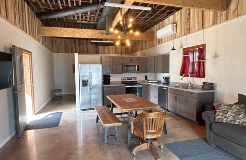 Rocky Top House | Modern Apartment in Historic Building