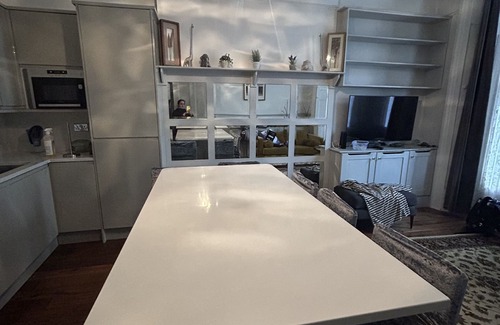 Holland Park Apartment | Modern Apartment in Holland Park close to everything you need!
