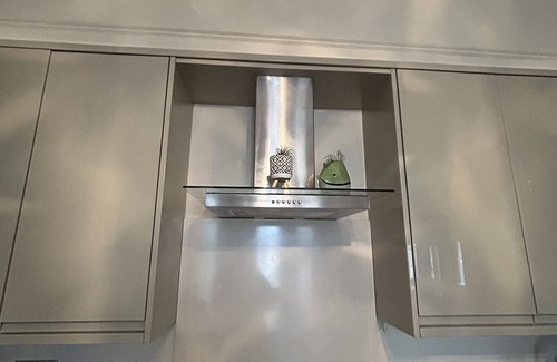 Holland Park Apartment | Modern Apartment in Holland Park close to everything you need!