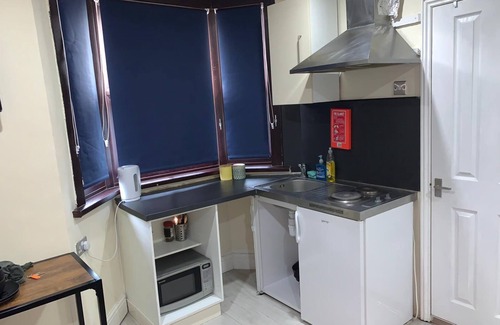 Leyton Apartment | Modern apartment in London, 2 min walk to tube, near Stratford