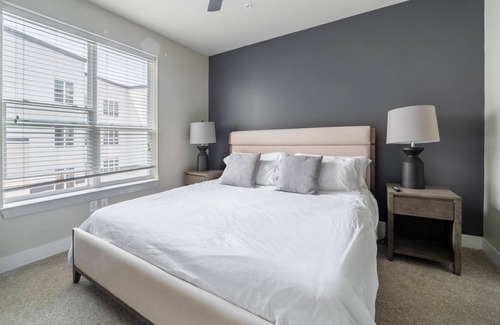 Beachwood Apartment | Modern Apartment in Prime Location (ID3932X6)