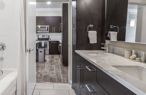 Beachwood Apartment | Modern Apartment in Prime Location (ID9659X91)