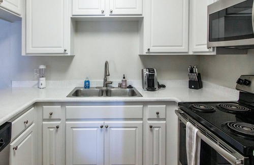 Country Club Apartment | Modern Apartment in Prime Location (ID7444X46)