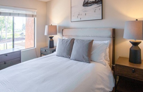 Country Club Apartment | Modern Apartment in Prime Location (ID7444X46)