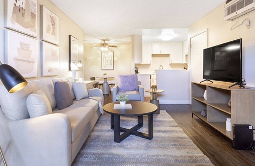 Country Club Apartment | Modern Apartment in Prime Location (ID8178X56)