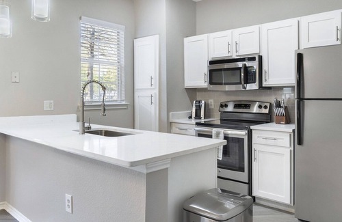 Grapevine Apartment | Modern Apartment in Prime Location (ID8340X83)