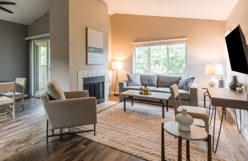 Tanasbourne Apartment | Modern Apartment in Prime Location (ID9188X02)