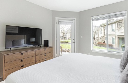 Tanasbourne Apartment | Modern Apartment in Prime Location (ID1014X138)