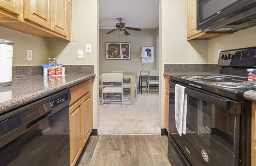 Lexington Apartment | Modern Apartment in Prime Location (ID1258X913)