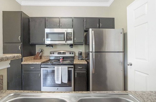 Lexington Apartment | Modern Apartment in Prime Location (ID1013X432)