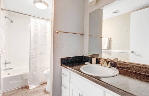 Hermitage Apartment | Modern Apartment in Prime Location (ID6125X25)