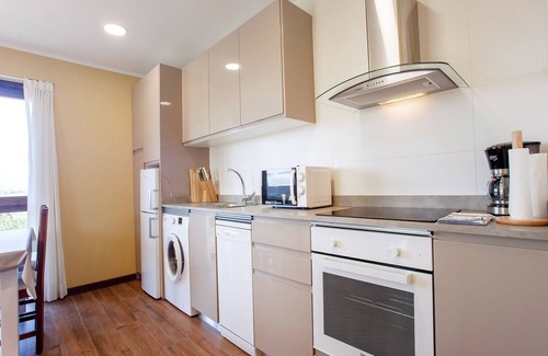 Collia Villa | Modern Apartment in Parres with Garden