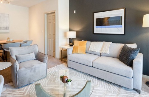 Shannon Apartment | Modern Apartment in Prime Location (ID2727X65)