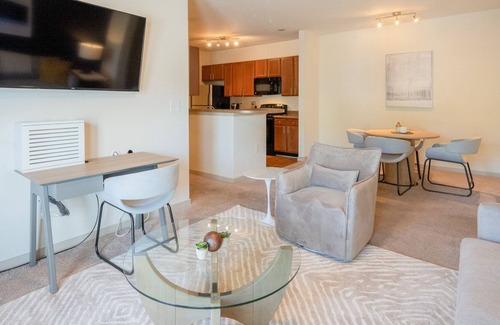 Shannon Apartment | Modern Apartment in Prime Location (ID2727X65)