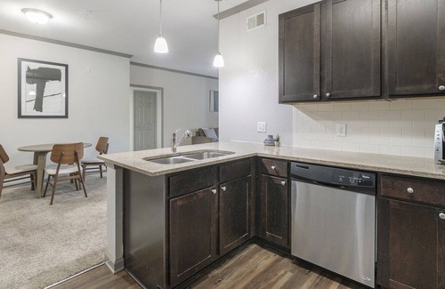 Sand Ridge Apartment | Modern Apartment in Prime Location (ID7763X41)