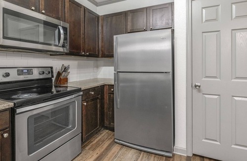 Sand Ridge Apartment | Modern Apartment in Prime Location (ID7763X41)