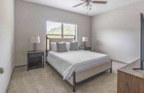 Sand Ridge Apartment | Modern Apartment in Prime Location (ID7763X41)