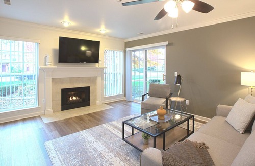 Brighton Apartment | Modern Apartment in Prime Location (ID7981X10)
