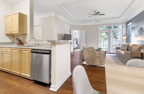 Town Center Apartment | Modern Apartment in Prime Location (ID1216X611)