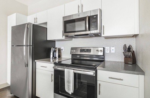 Longmont Apartment | Modern Apartment in Prime Location (ID8582X12)