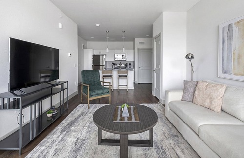 Longmont Apartment | Modern Apartment in Prime Location (ID1195X416)