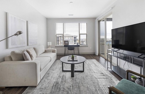 Longmont Apartment | Modern Apartment in Prime Location (ID1195X416)