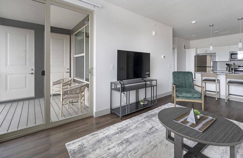 Longmont Apartment | Modern Apartment in Prime Location (ID1195X416)