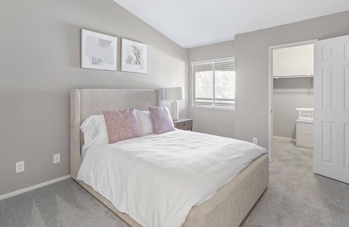 Sunrise Manor Apartment | Modern Apartment in Prime Location (ID1009X961)