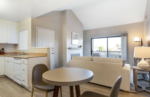 South Redlands Apartment | Modern Apartment in Prime Location (ID8806X71)