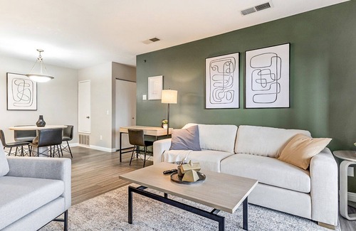 South Redlands Apartment | Modern Apartment in Prime Location (ID9219X12)
