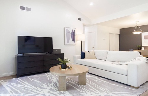 South Redlands Apartment | Modern Apartment in Prime Location (ID1193X079)