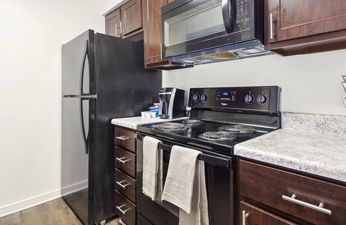 Richmond Apartment | Modern Apartment in Prime Location (ID3749X24)