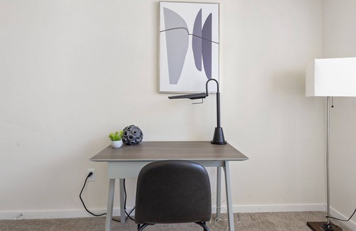 Richmond Apartment | Modern Apartment in Prime Location (ID3749X24)